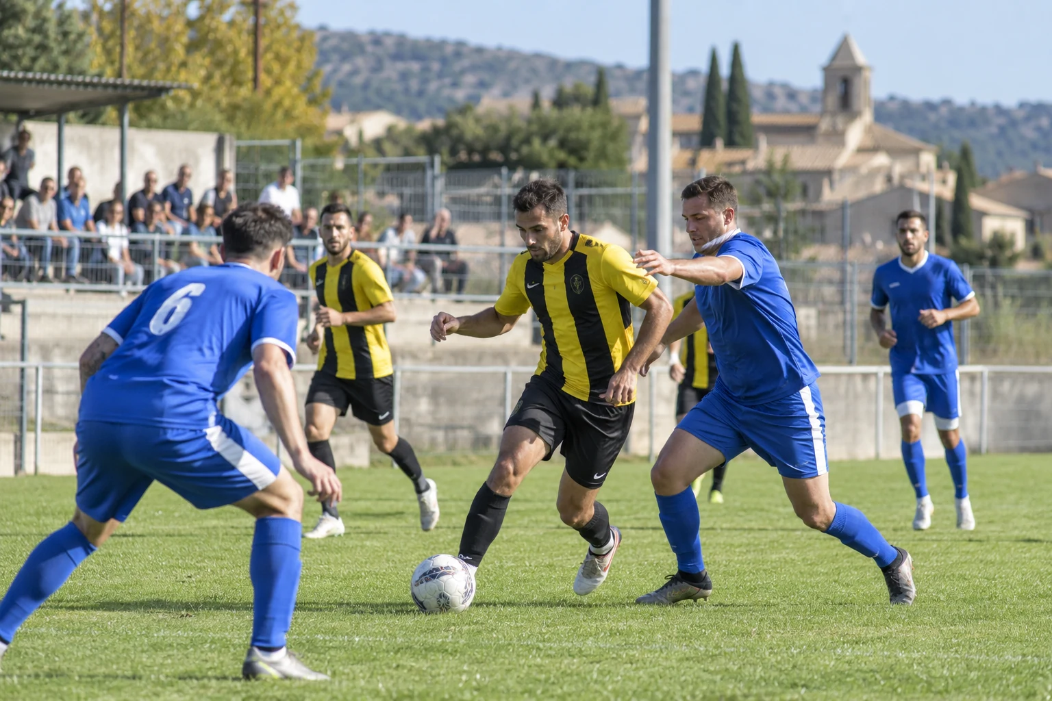 Football
 : Lapalud se déplace à Caderousse pour confirmer son bon départ