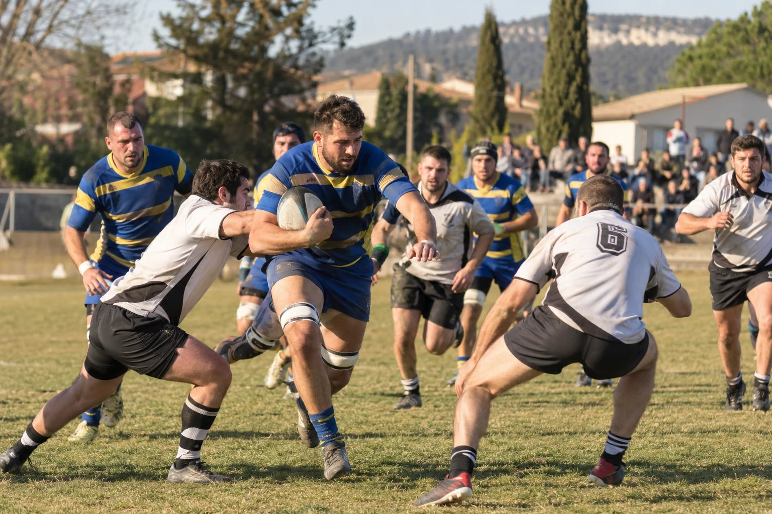 Rugby
 : Bollène enchaîne, bat Saint-Rémy 40-10 et prend la tête du championnat
