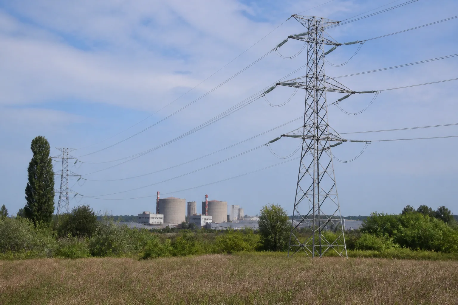 Des travaux aériens signalés sur des lignes à haute tension près du Tricastin